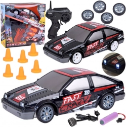 RC drift auto s čunjevima i rezervnim kotačima 1:24