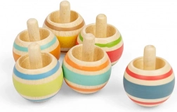 Drvena vrteška s šarenim prugama