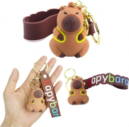 Privjesak Kapibara sa žutim ruksakom