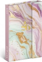 Tjedni planer Ružičasti mramor s magnetskim zatvaranjem 2026