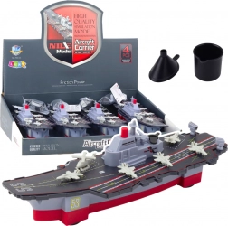 Vojni brod s pogonom i vodenim efektima