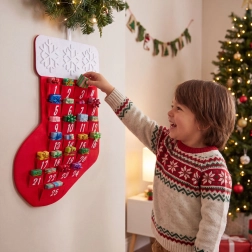 Božićni adventski kalendar u obliku čizme svetog Nikole 59 × 36 cm