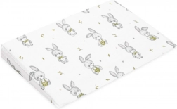 Musalinski navlaka za dječji jastuk – klin NEW BABY Standard 59 × 37 cm, Bunny