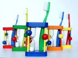 Stalak za četkicu za zube s pješčanim satom HESS