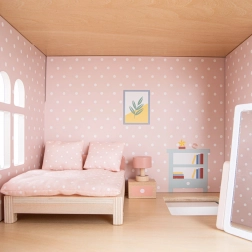 drvena kućica za lutke s namještajem