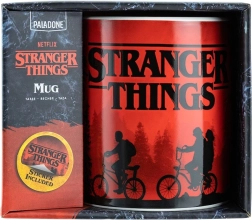 Stranger Things XL šalica s naljepnicom 500 ml