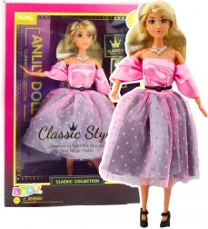 Lutka Anlily u svijetloružičastoj haljini s točkicama i pomičnim udovima