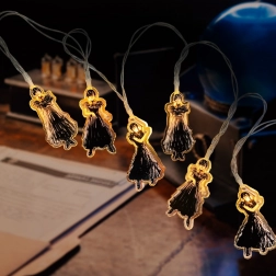 Wednesday svjetleći lanac na baterije 130 cm