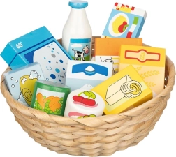 Drvena košarica za kupnju s namirnicama za djecu