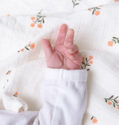 Mušlinske pelene s cvjetnim motivom A Little Lovely Company