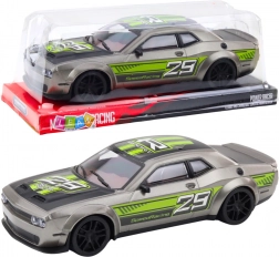 Sportski automobil sa stražnjim pogonom srebrno-zelene boje