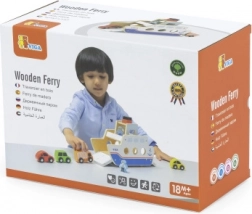 Drveni trajekt s autićima i posadom