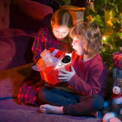 Astronaut projektor zvijezda s daljinskim upravljačem – noćno svjetlo za dječju sobu