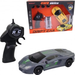 Električni automobil na daljinsko upravljanje s izmjenjivim kotačima i funkcijom driftanja