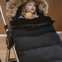 Zimska vreća za kolica i saonice s kapuljačom od krzna – crna