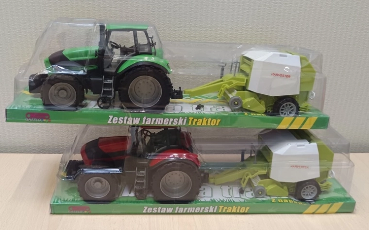 Traktor s poljoprivrednim strojem