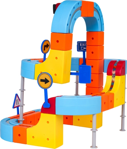 Magnets in the pieces and in the train