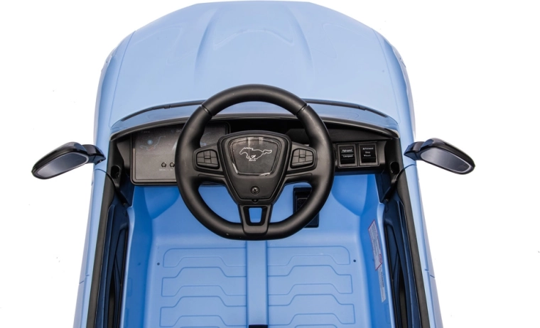 Upravljačke tipke na volanu i interijer