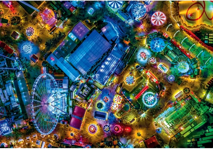 A motif full of lights and details