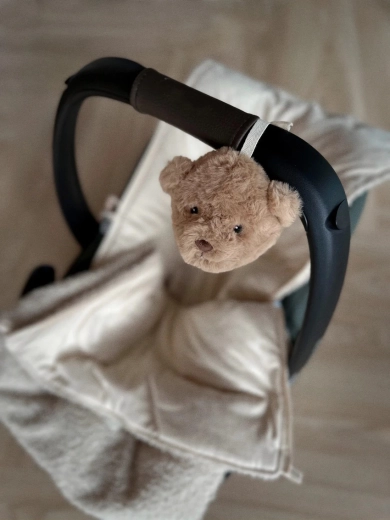 Attach to stroller, car seat, or crib
