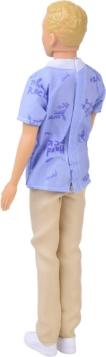 Stilski outfit s košuljom i svijetlim hlačama