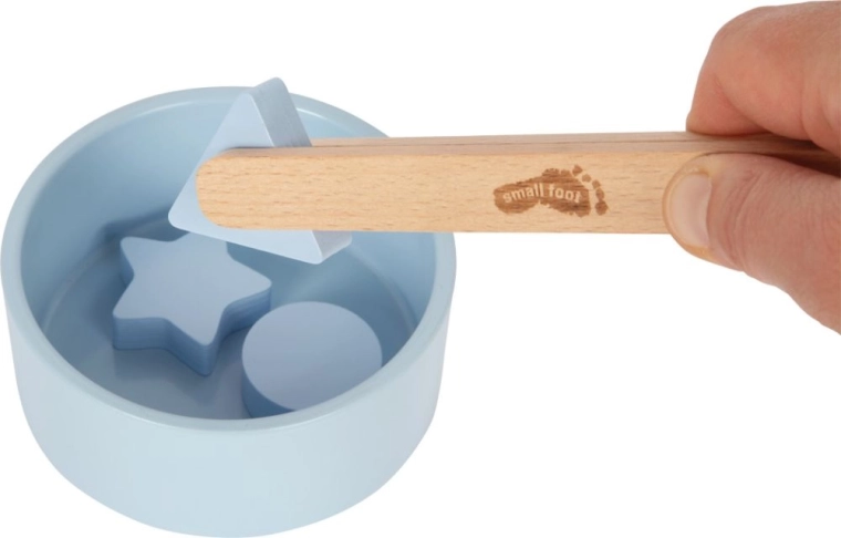 Poticanje fine motorike s drvenim hvataljkama