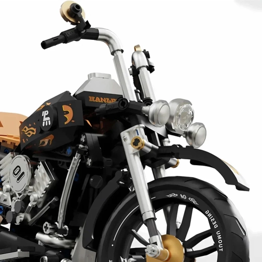 Rubber tires and realistic appearance