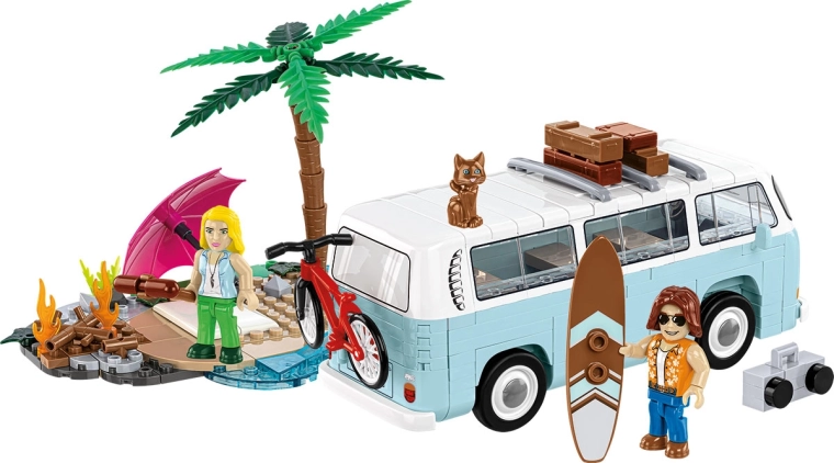 Beach diorama full of accessories