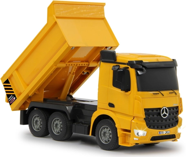 Remote-controlled tipping bed for realistic play