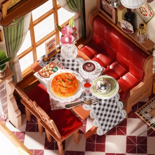 Detaljni mini bistro kao dekoracija