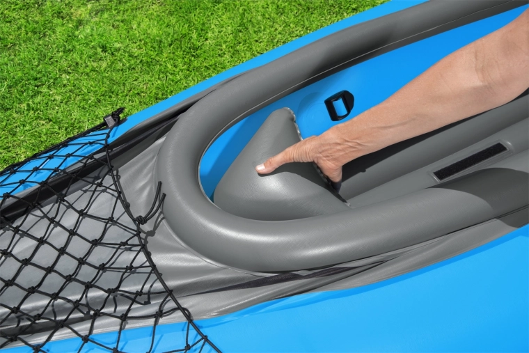 Udoban kokpit i praktične mreže za odlaganje