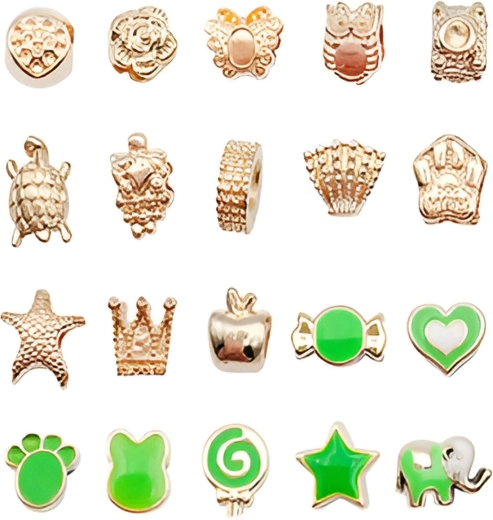 Charms and decorations with a gold look