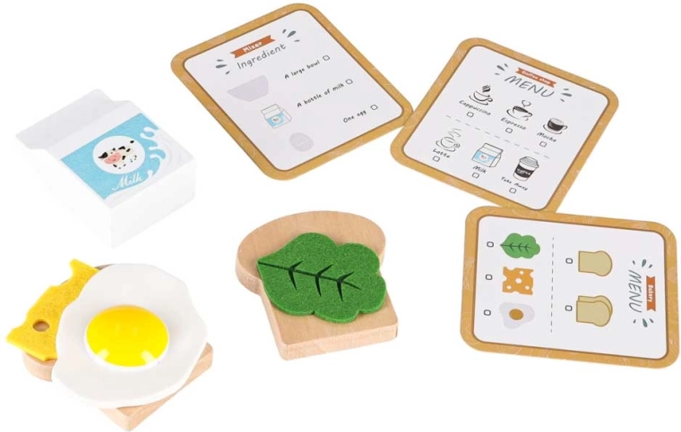 Wooden accessories for little chefs