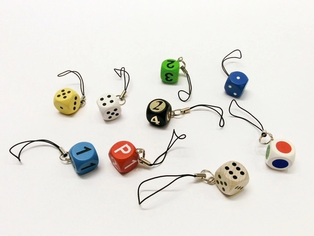 Detoa privjesak za ključeve kocka – šareni privjesak za ključeve