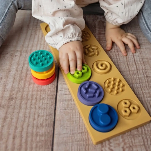 Multiosjetilna igra s teksturama i bojama