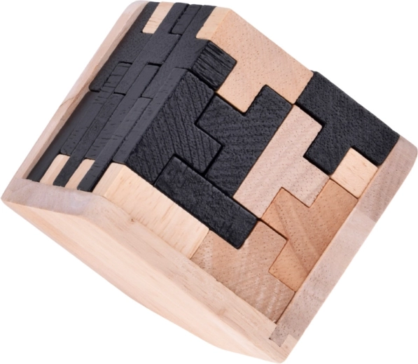 Contrasting black–natural pieces for better clarity