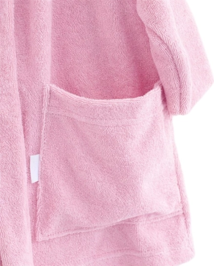 Praktičan dizajn: ušiveni pojas i dubok džep