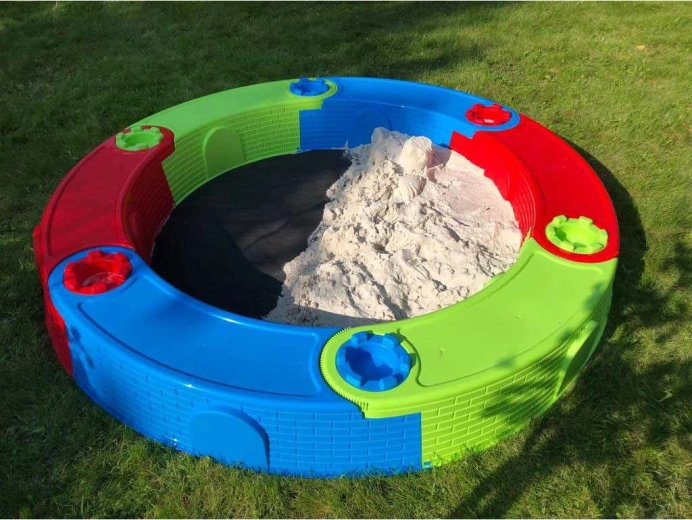 Zabava s pijeskom, lopticama i vodom