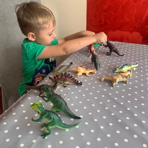 Encourages imagination and creative play