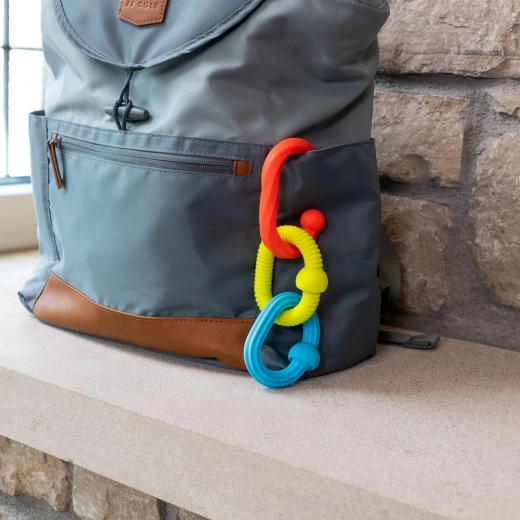 Easy to connect and hang