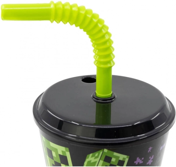 Practical lid with straw