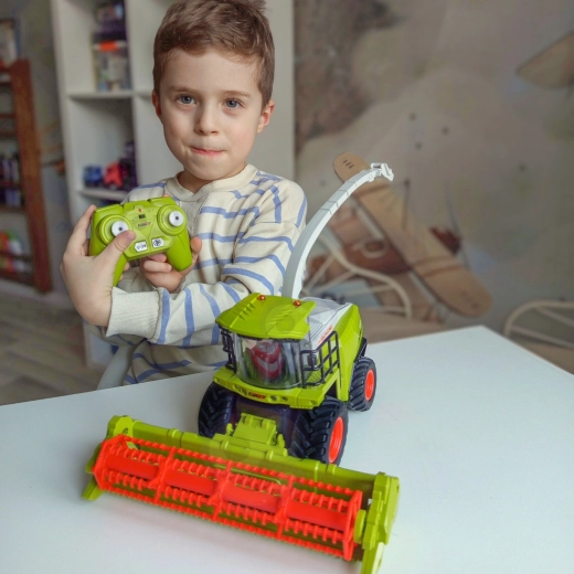 Realistic combine harvester functions