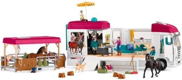 Large transporter with space for horses