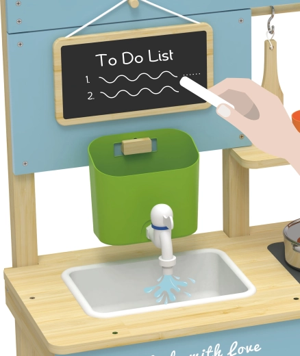 Prava igra s vodom uz spremnik i sudoper