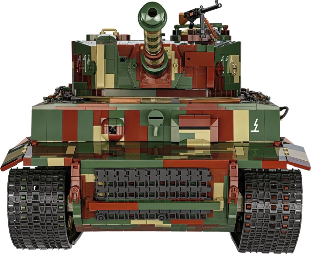 Functional features: turret, gun, hatches and tracks