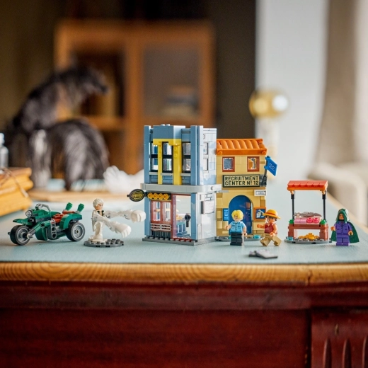 4 minifigures and Captain Smoker’s motorcycle