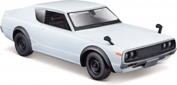 Model automobila NISSAN Skyline 2000 GT‑R 1973 1:24 bijeli