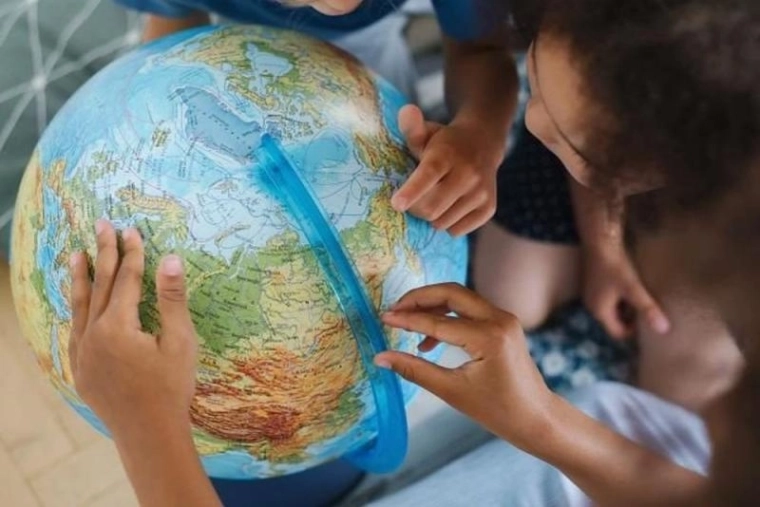 3D reljef i detaljni hrvatski natpisi