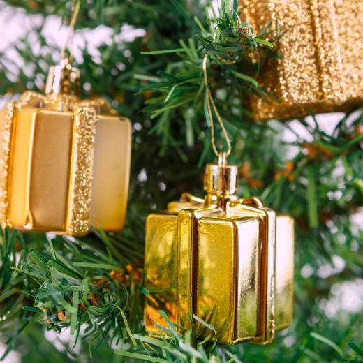 Set of Christmas ornaments shaped like golden gifts, 6 pcs