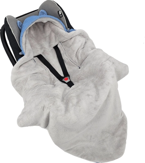 Compatible with 3- and 5-point harnesses